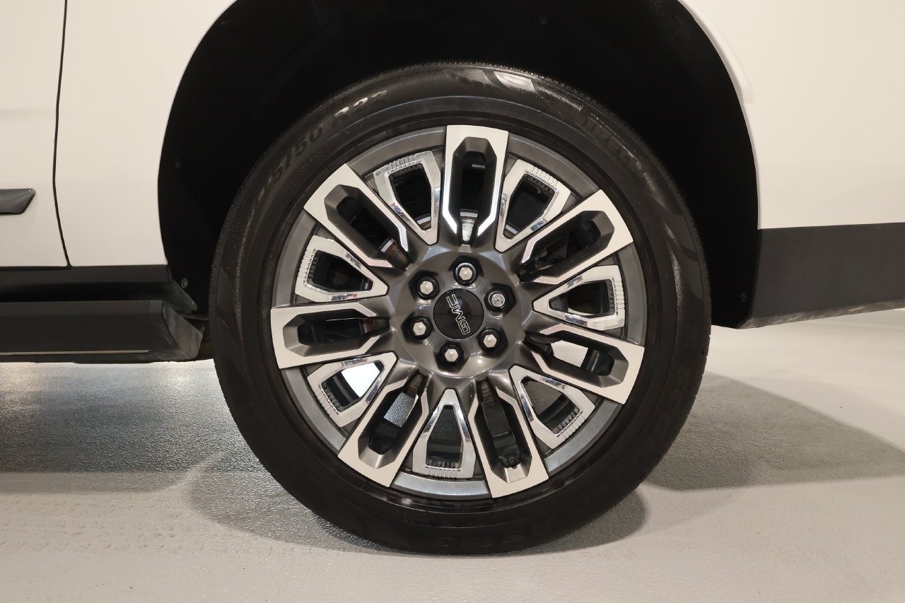 Used 2023 GMC Yukon XL Denali Ultimate AWD/4WD image 39