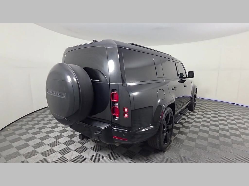 Used 2025 Land Rover Defender 130 X-Dynamic SE image 41