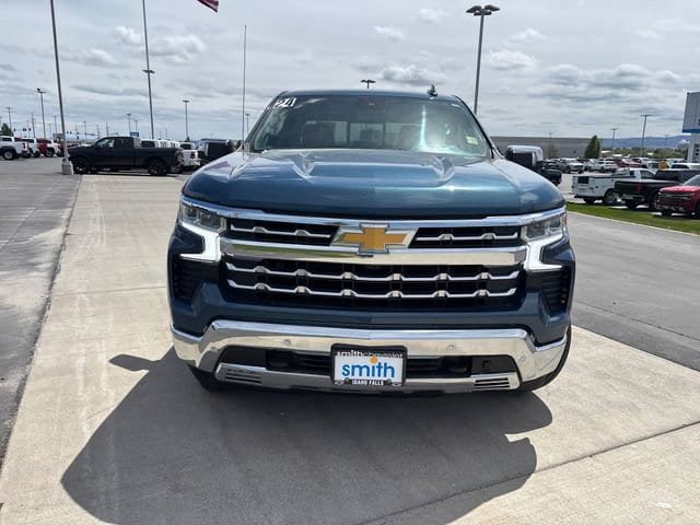 Certified 2024 Chevrolet Silverado 1500 LTZ w/ Technology Package AWD/4WD image 8