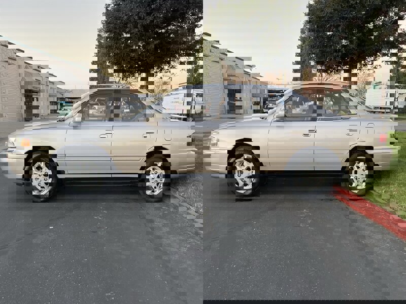 Used 1995 Toyota Camry XLE image 8