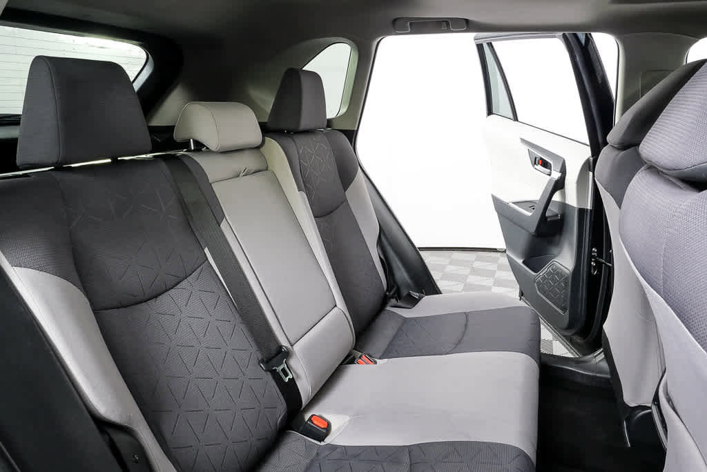 Used 2021 Toyota RAV4 XLE w/ Convenience Package image 19
