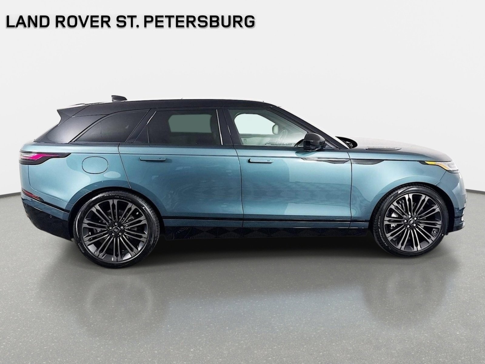 Used 2026 Land Rover Range Rover Velar Dynamic SE AWD/4WD image 4