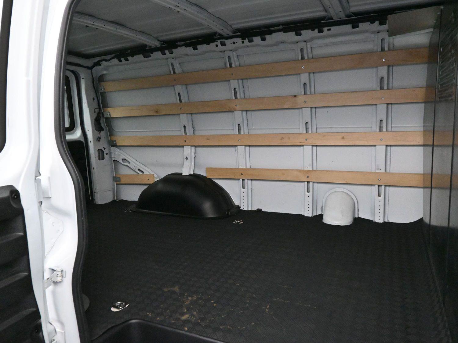 Used 2023 GMC Savana 2500 w/ Driver Convenience Package image 10