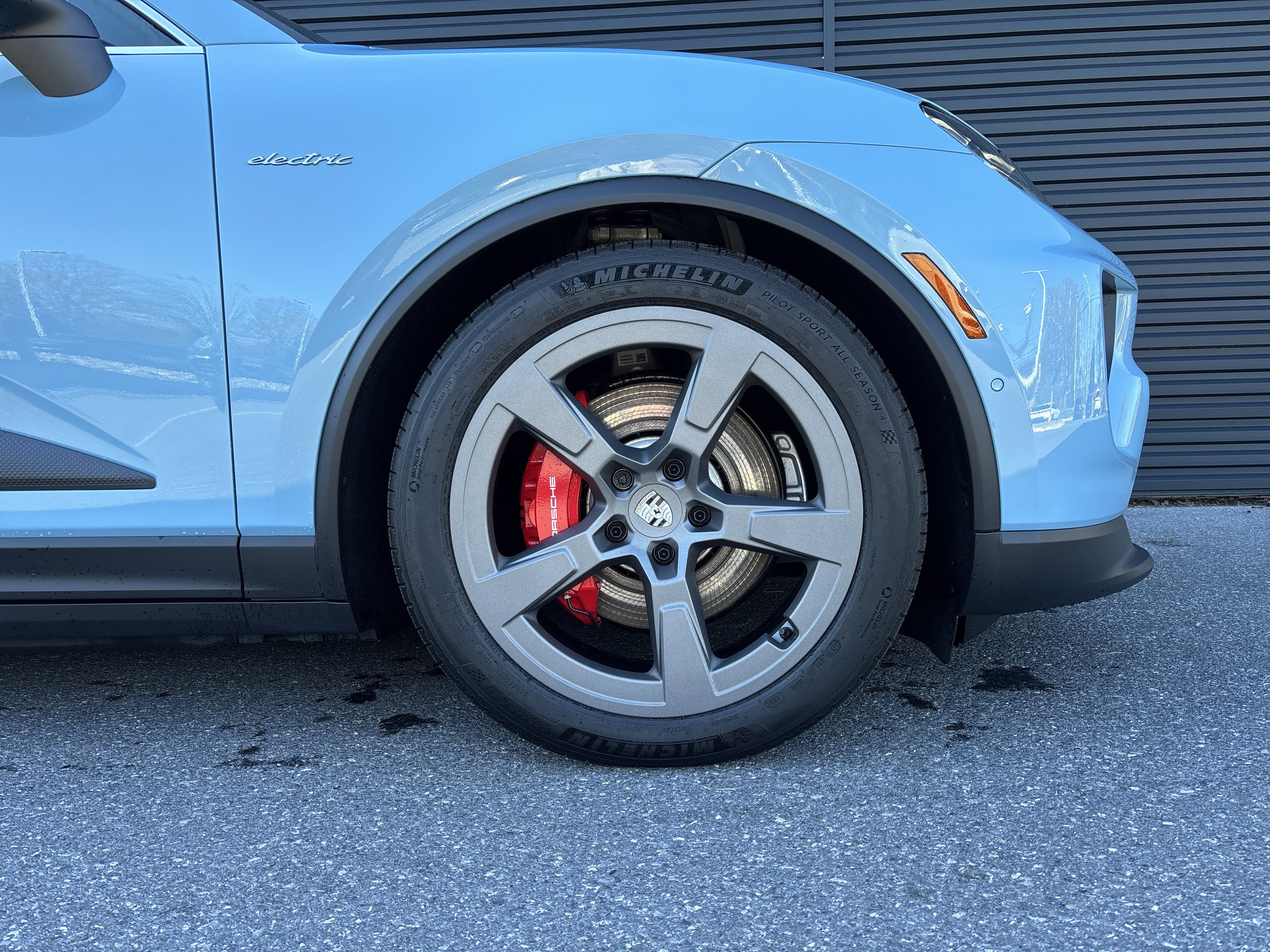 New 2025 Porsche Macan 4S Electric image 9