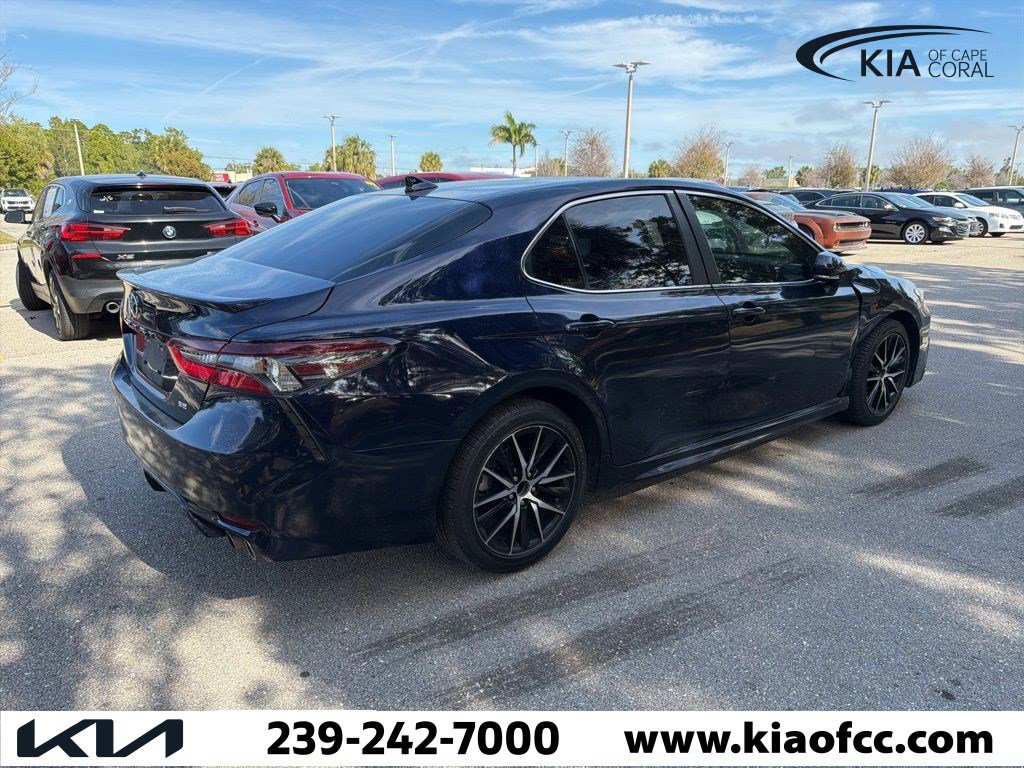 Used 2022 Toyota Camry SE image 8