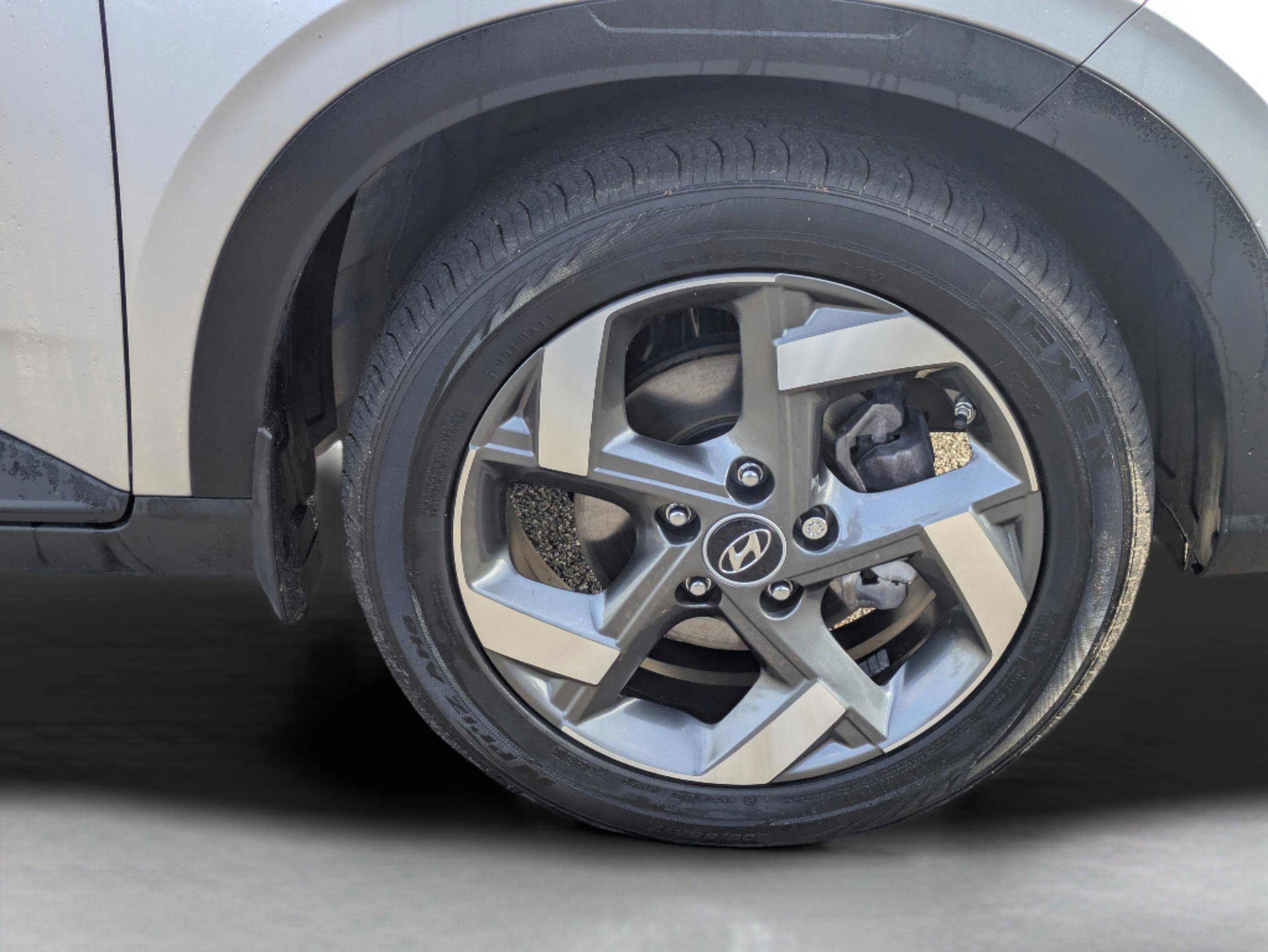 Certified 2024 Hyundai Venue SEL image 12