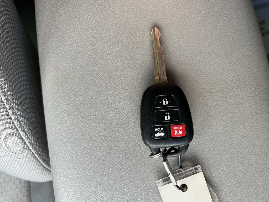 Used 2014 Toyota Camry LE FWD image 25