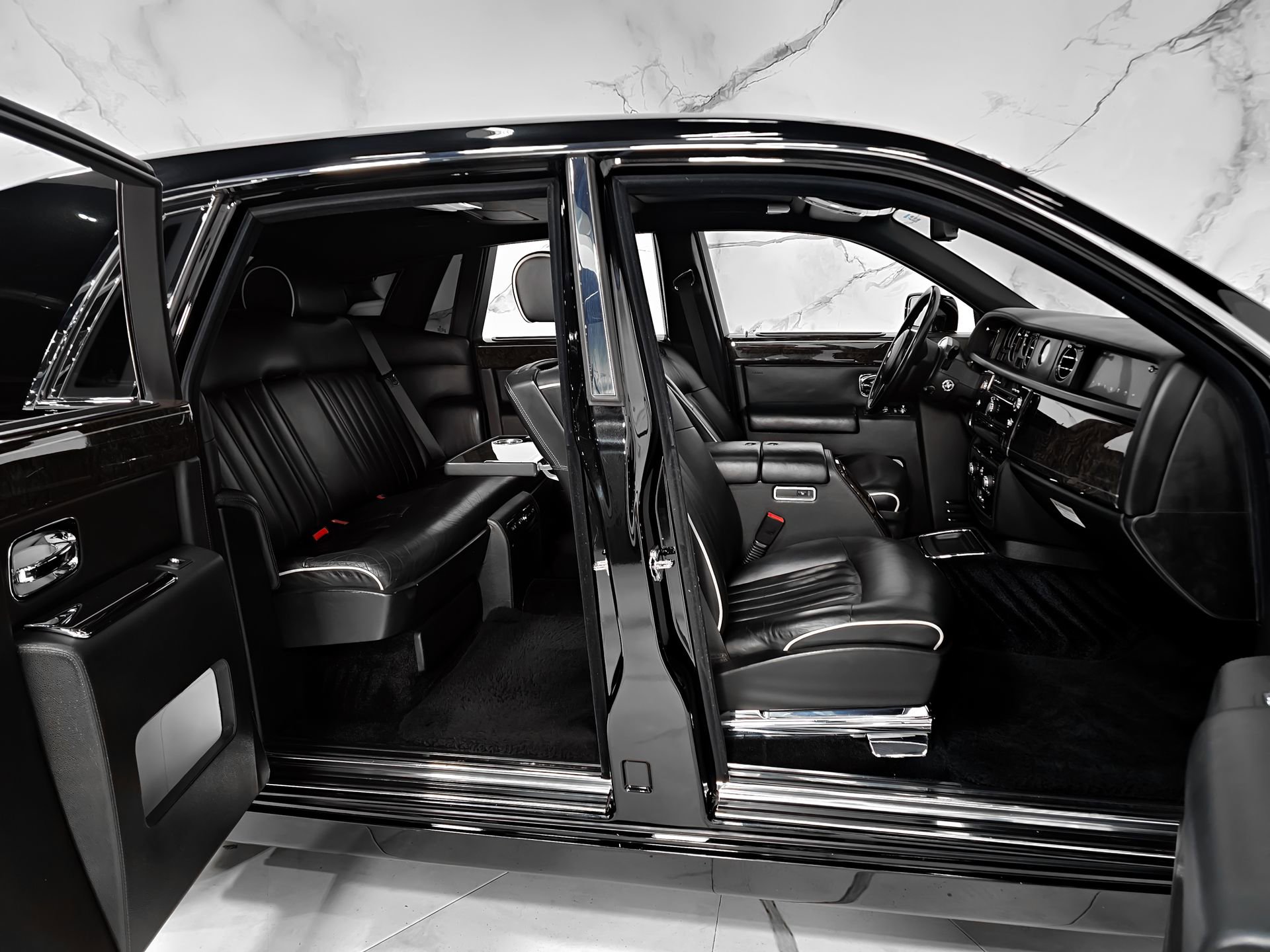 Used 2006 Rolls-Royce Phantom Sedan image 4