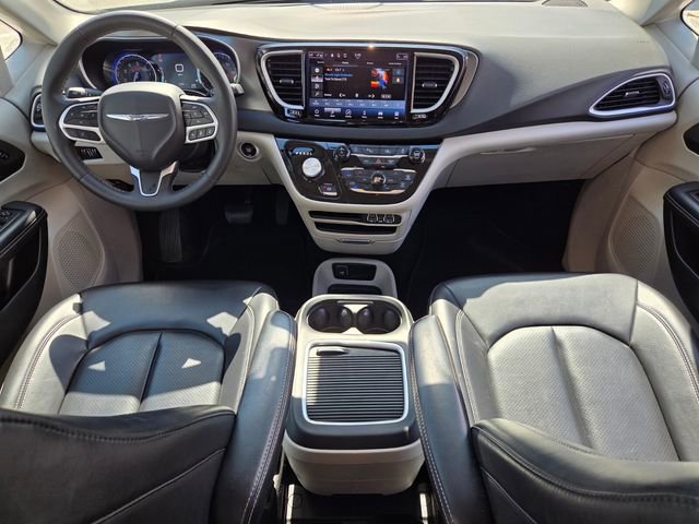 Certified 2023 Chrysler Pacifica Touring-L image 18