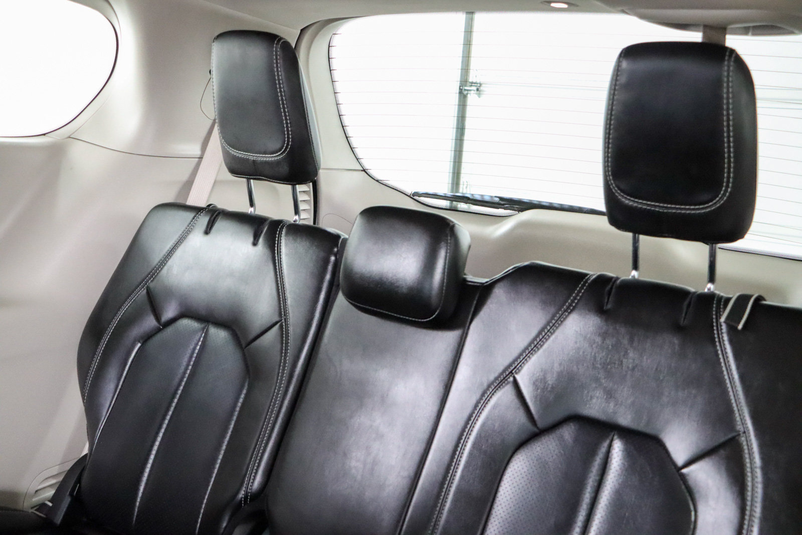 Used 2023 Chrysler Pacifica Touring-L FWD image 25