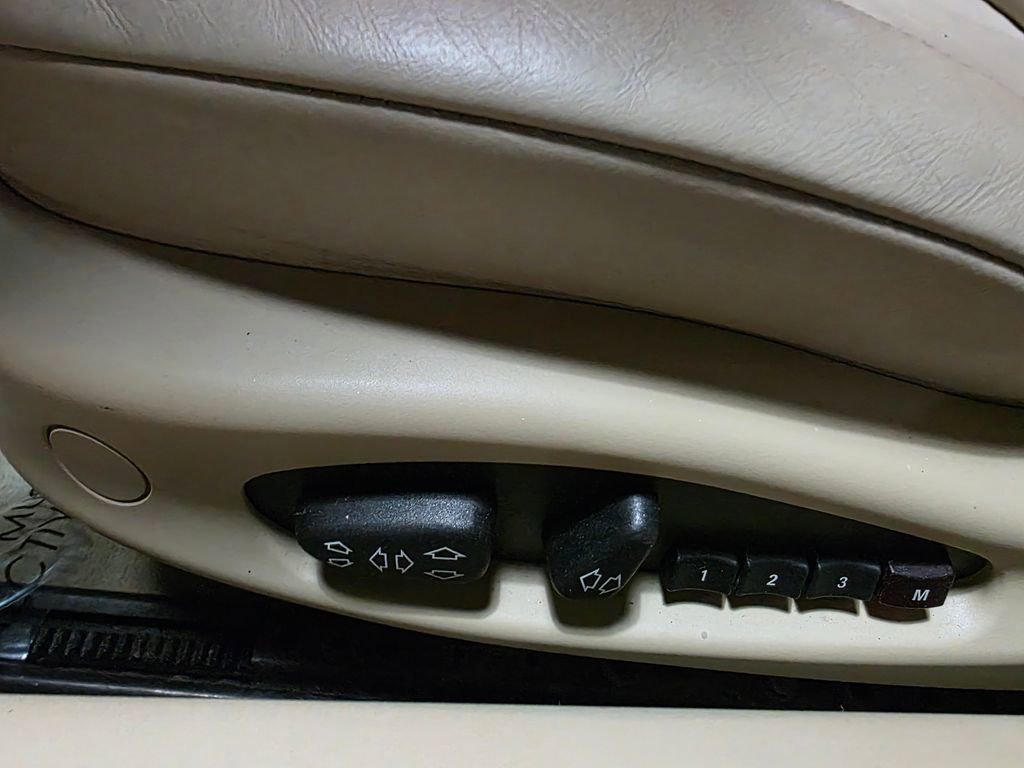 Used 2007 BMW Z4 3.0i image 12