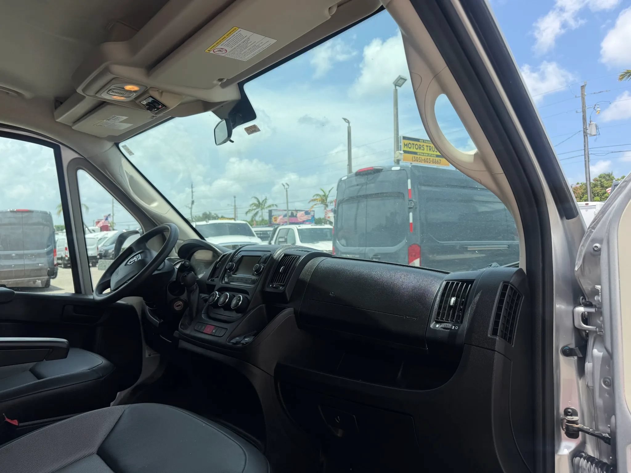 Used 2020 RAM ProMaster 2500 w/ Premium Appearance Group FWD image 20