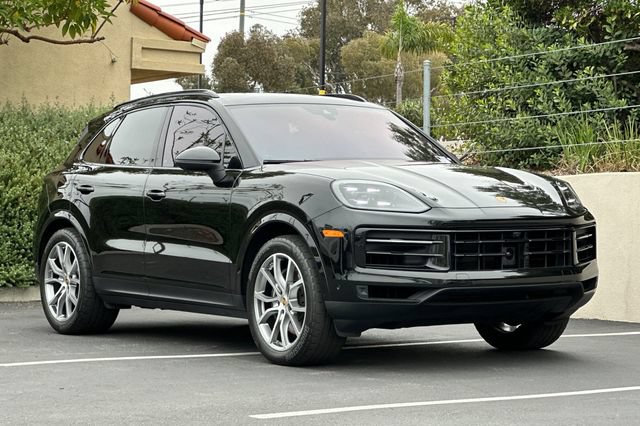Used 2024 Porsche Cayenne AWD/4WD image 7