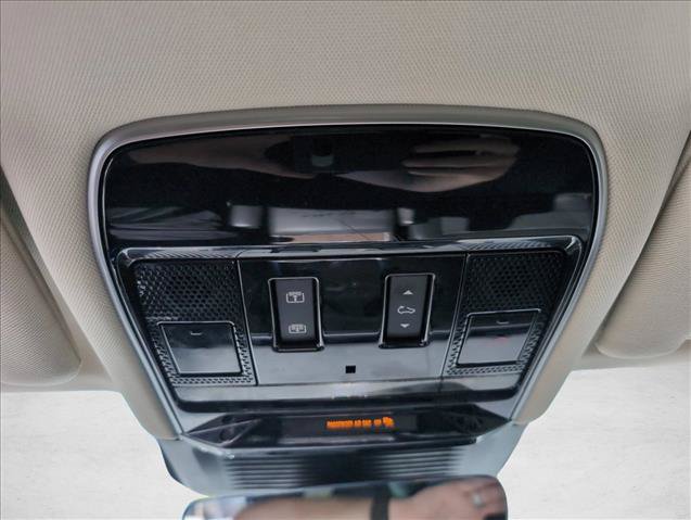 Used 2023 Land Rover Range Rover SE AWD/4WD image 18