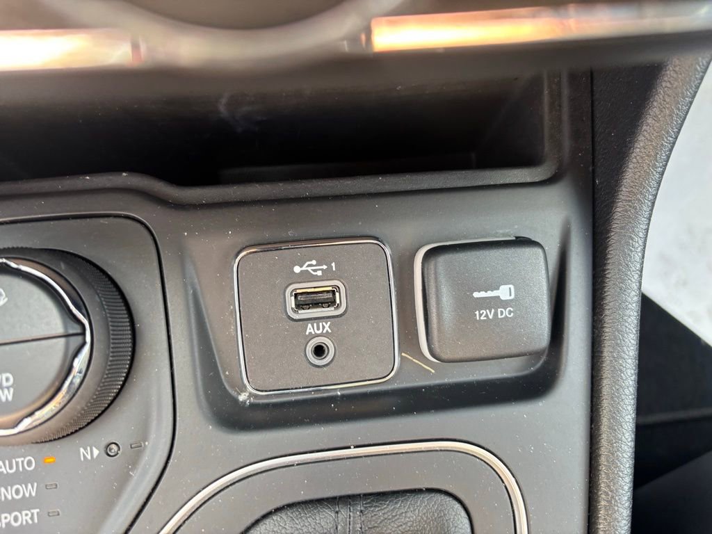 Used 2021 Jeep Cherokee Latitude Lux w/ Trailer Tow Group image 21