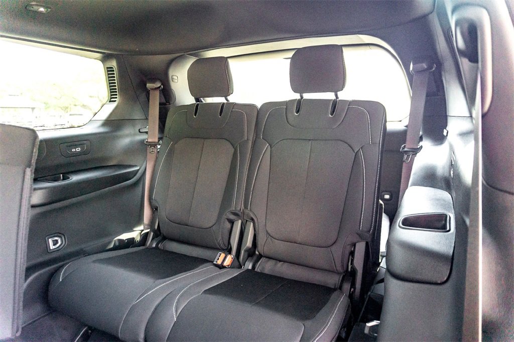 New 2025 Jeep Grand Cherokee L Laredo w/ Luxury Tech Group I image 17