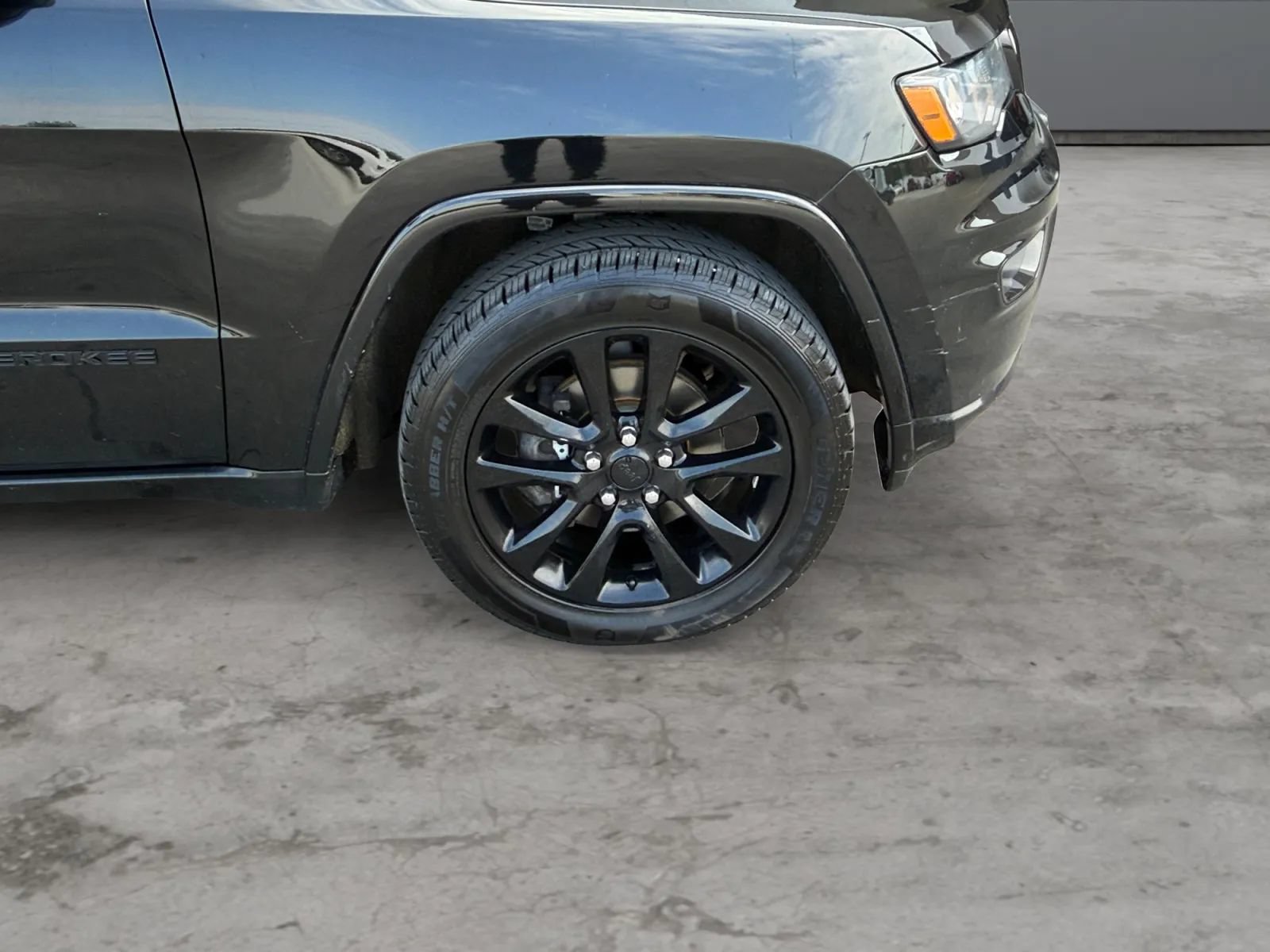 Used 2019 Jeep Grand Cherokee Altitude AWD/4WD image 45