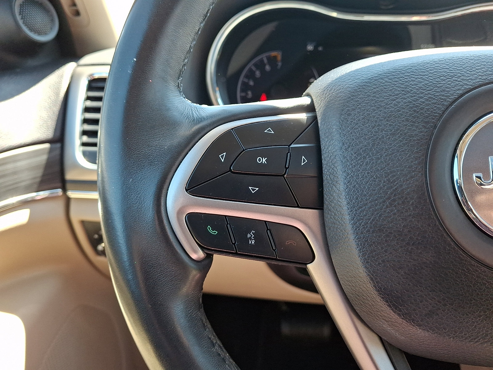 Used 2019 Jeep Grand Cherokee Limited image 23