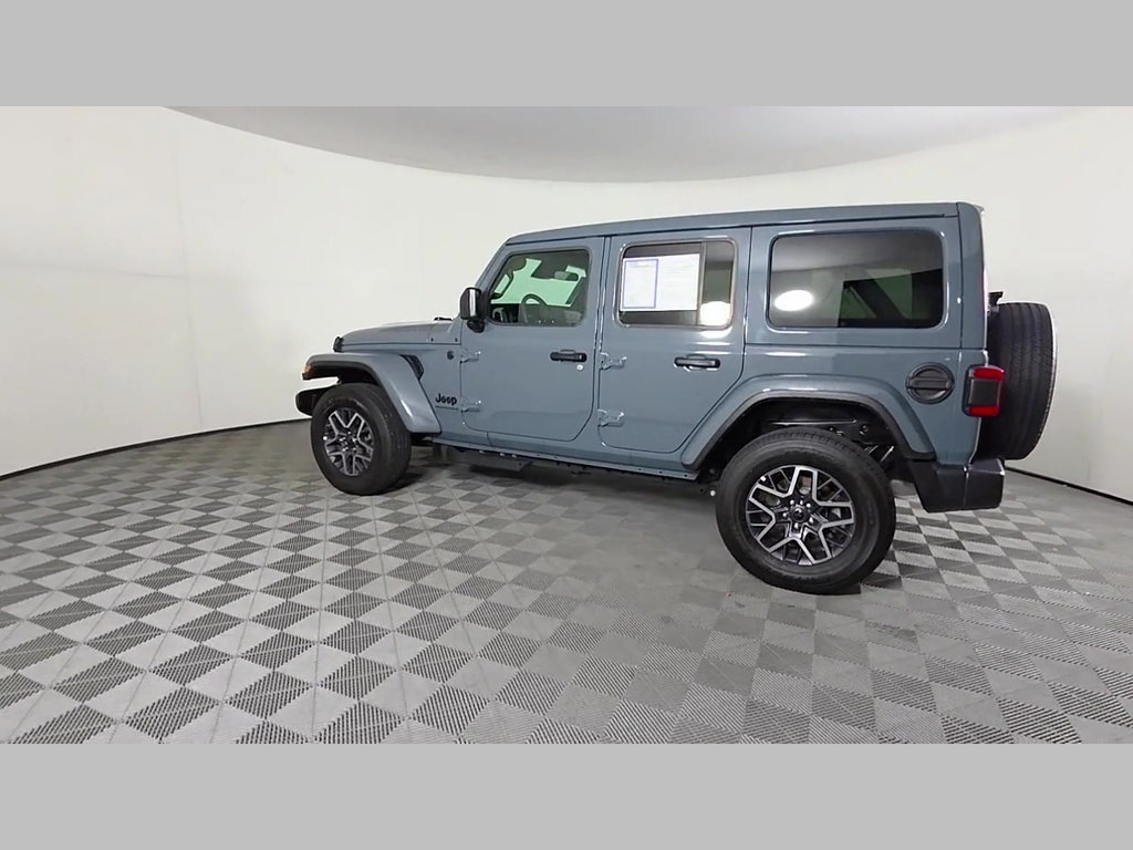 Used 2026 Jeep Wrangler Unlimited Sahara AWD/4WD image 43