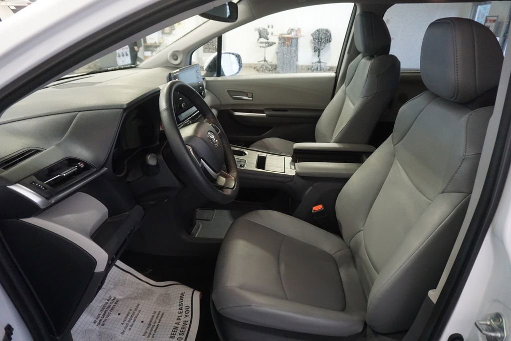 Used 2024 Toyota Sienna XLE w/ XLE Plus Package image 21