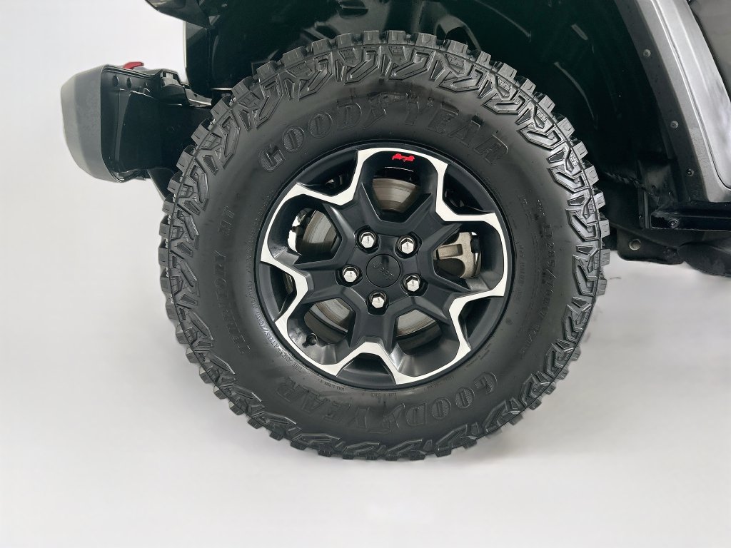 Used 2023 Jeep Wrangler Unlimited Rubicon w/ Cold Weather Group AWD/4WD image 29