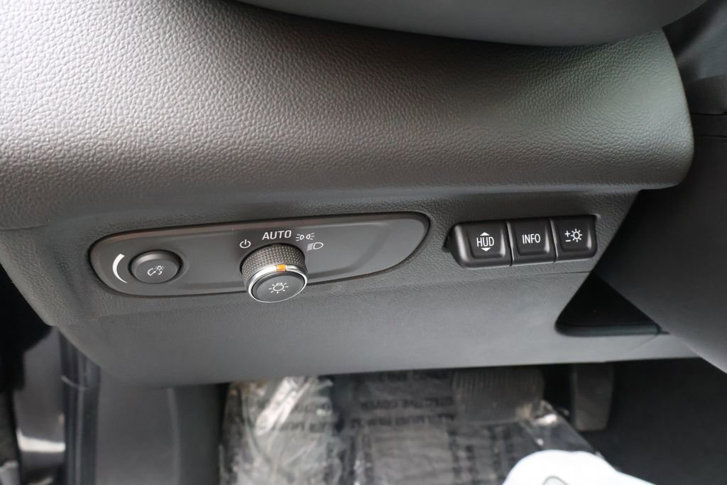 Used 2023 Buick Envision Avenir image 15