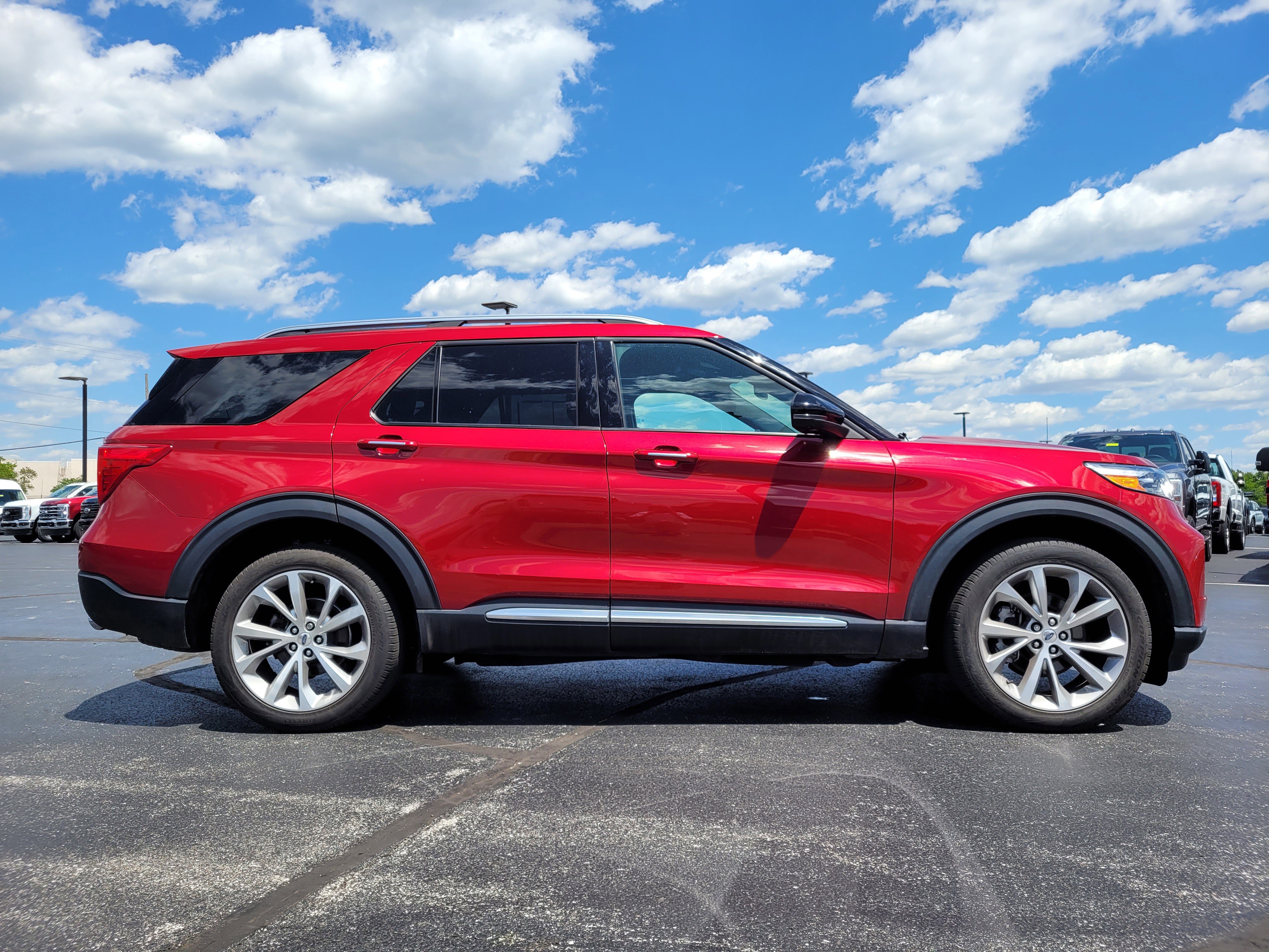 Used 2023 Ford Explorer Platinum w/ Equipment Group 601A AWD/4WD image 2
