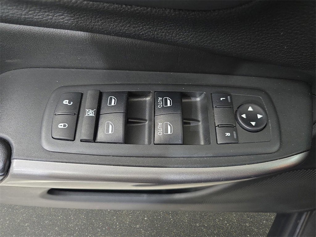 Used 2019 Jeep Cherokee Latitude Plus w/ Cold Weather Group image 30