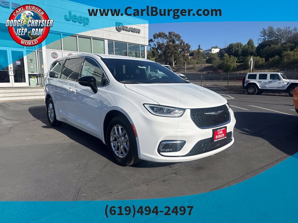 Used 2026 Chrysler Pacifica Select