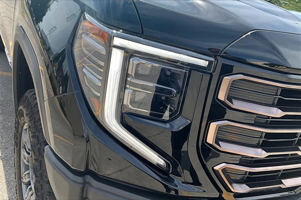 Used 2025 GMC Sierra 1500 AT4X image 30