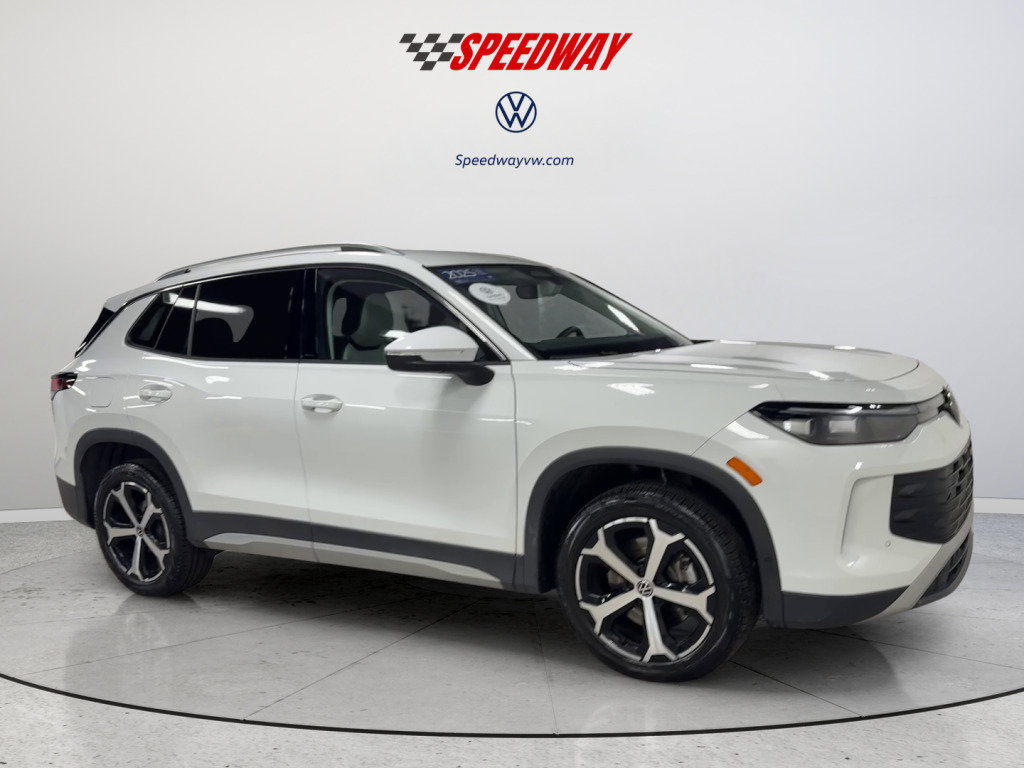 Certified 2025 Volkswagen Tiguan SE AWD/4WD image 3