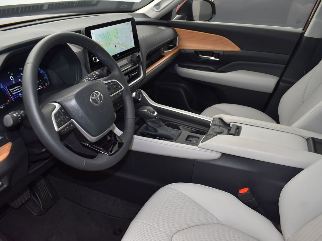 Used 2025 Toyota Grand Highlander FWD image 12