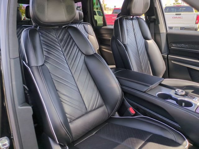 Used 2026 Cadillac Vistiq Platinum AWD/4WD image 28