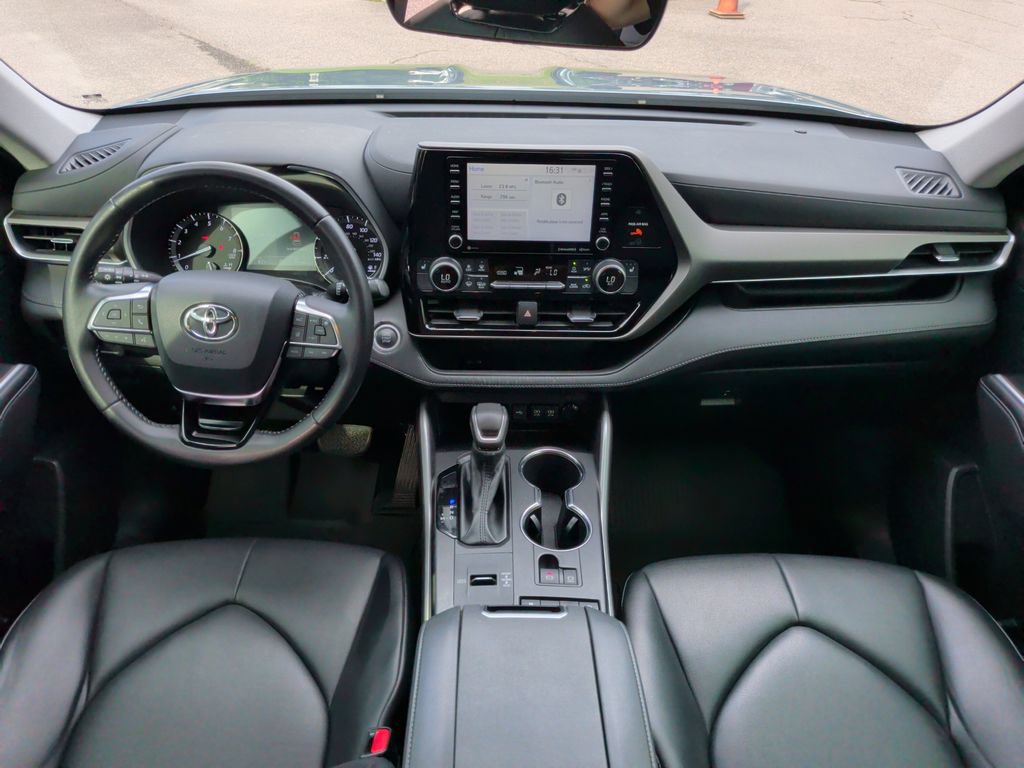 Used 2021 Toyota Highlander XLE FWD image 22