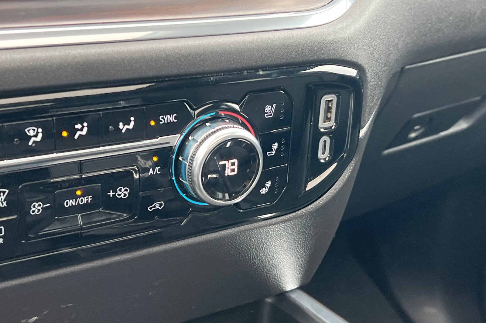 Used 2024 GMC Sierra 1500 SLT w/ SLT Premium Plus Package image 30