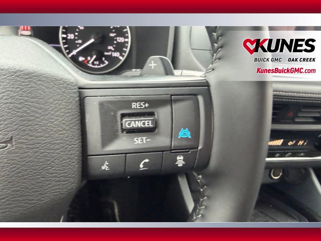 Used 2025 Nissan Rogue SV image 14