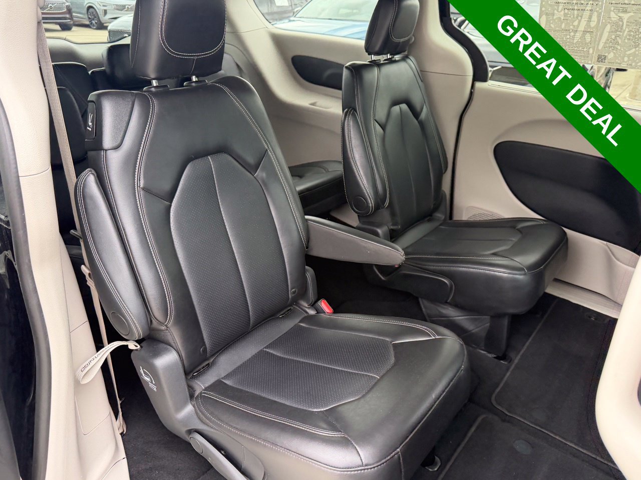 Used 2024 Chrysler Pacifica Touring-L FWD image 38