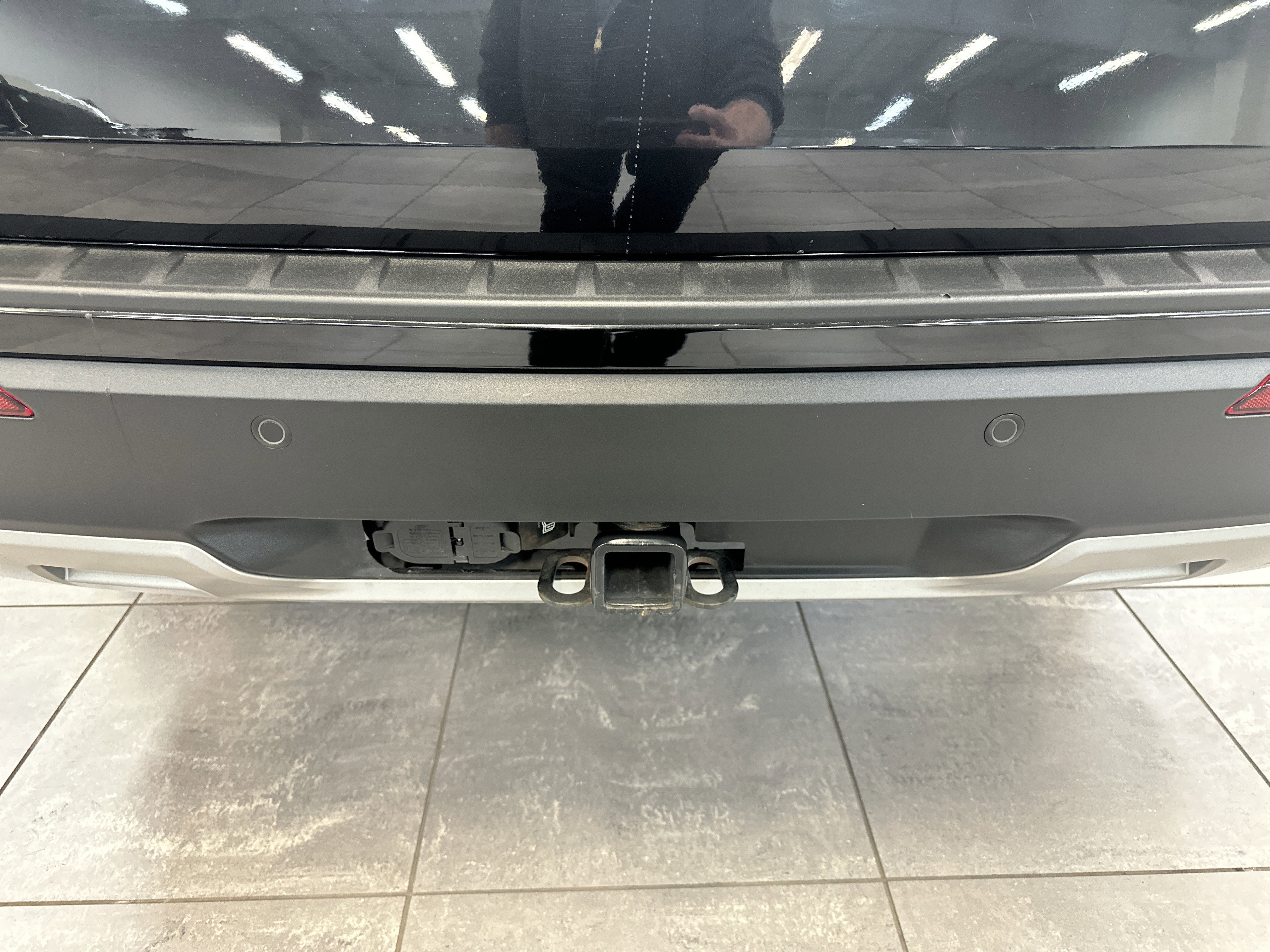 Used 2023 Ford Explorer XLT w/ Equipment Group 202A image 9