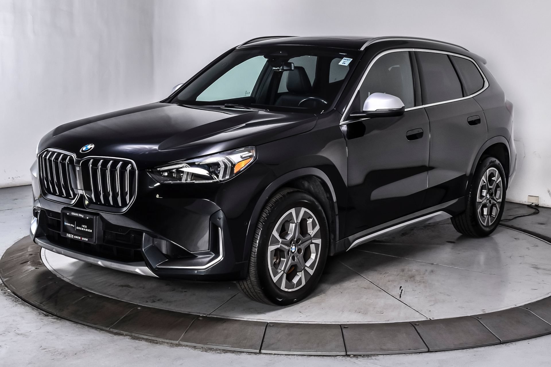 Used 2024 BMW X1 xDrive28i AWD/4WD image 3