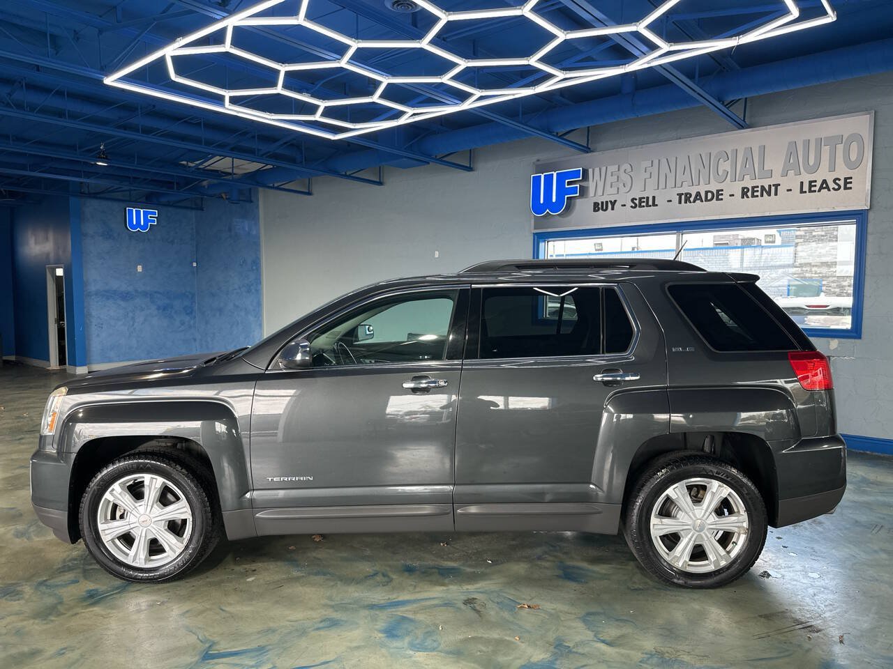 Used 2017 GMC Terrain SLE w/ Chrome Package FWD image 16