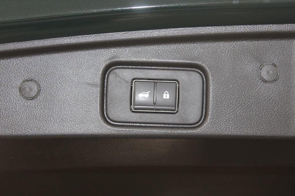 Used 2024 Nissan Pathfinder Platinum w/ Cargo Package image 17
