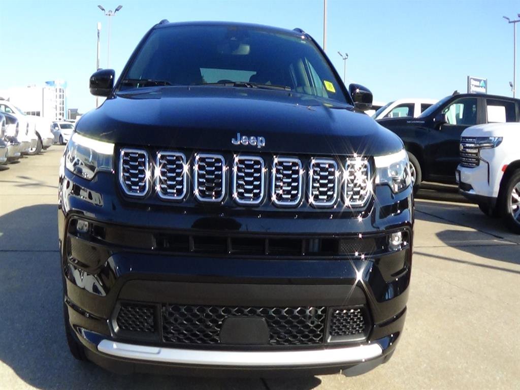 Used 2024 Jeep Compass Limited w/ Elite Group image 3