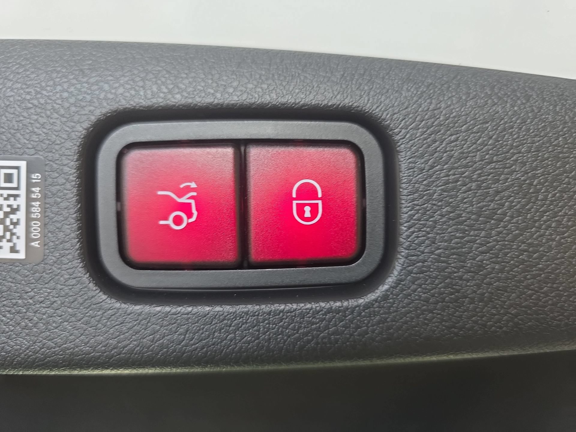 Used 2025 Mercedes-Benz E 350 4MATIC Sedan image 13