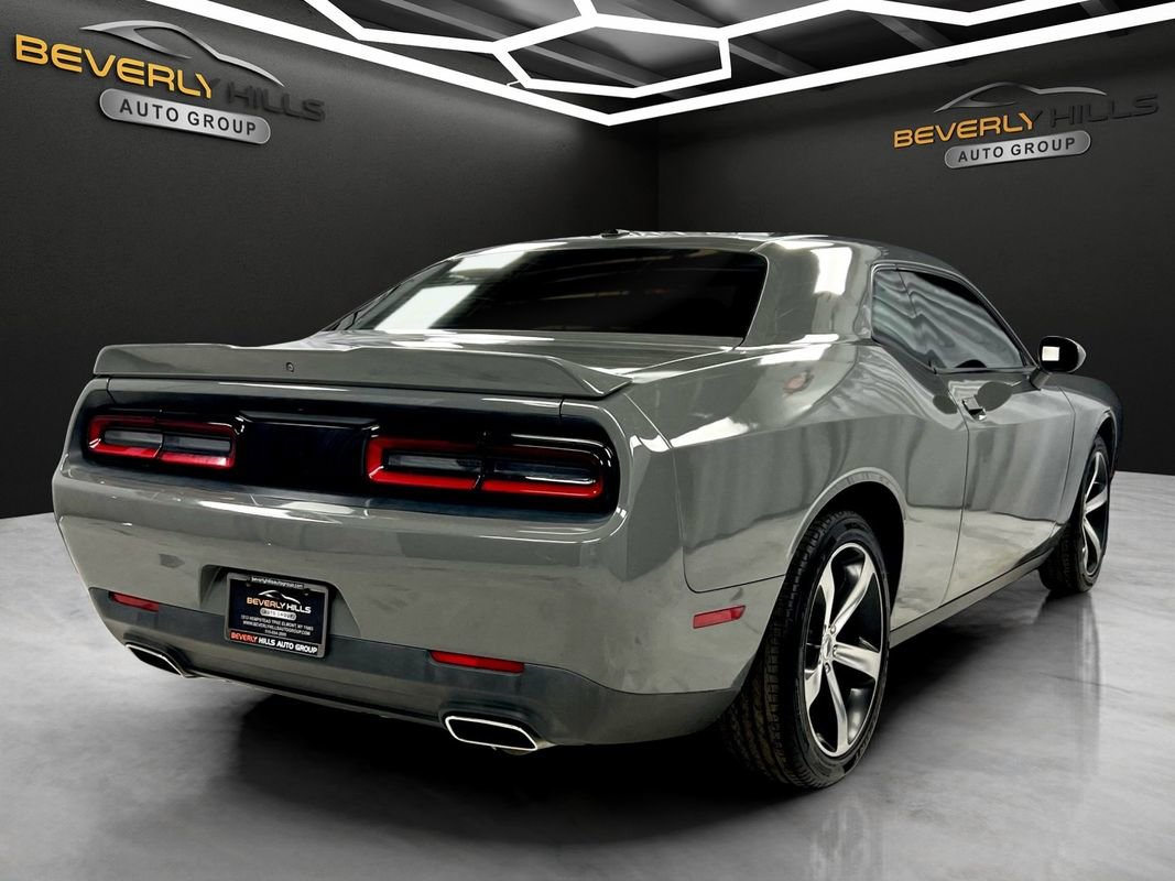 Used 2019 Dodge Challenger SXT image 5