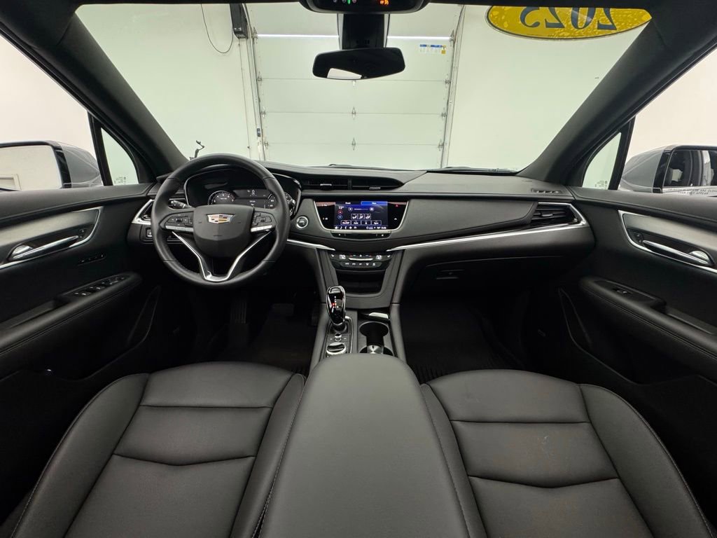 Used 2025 Cadillac XT6 Luxury w/ LPO, Floor Liner Package image 3