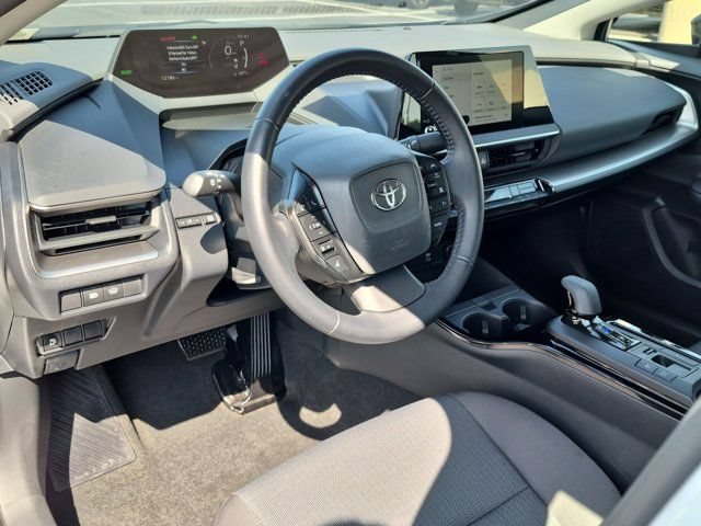 Certified 2025 Toyota Prius LE FWD image 4