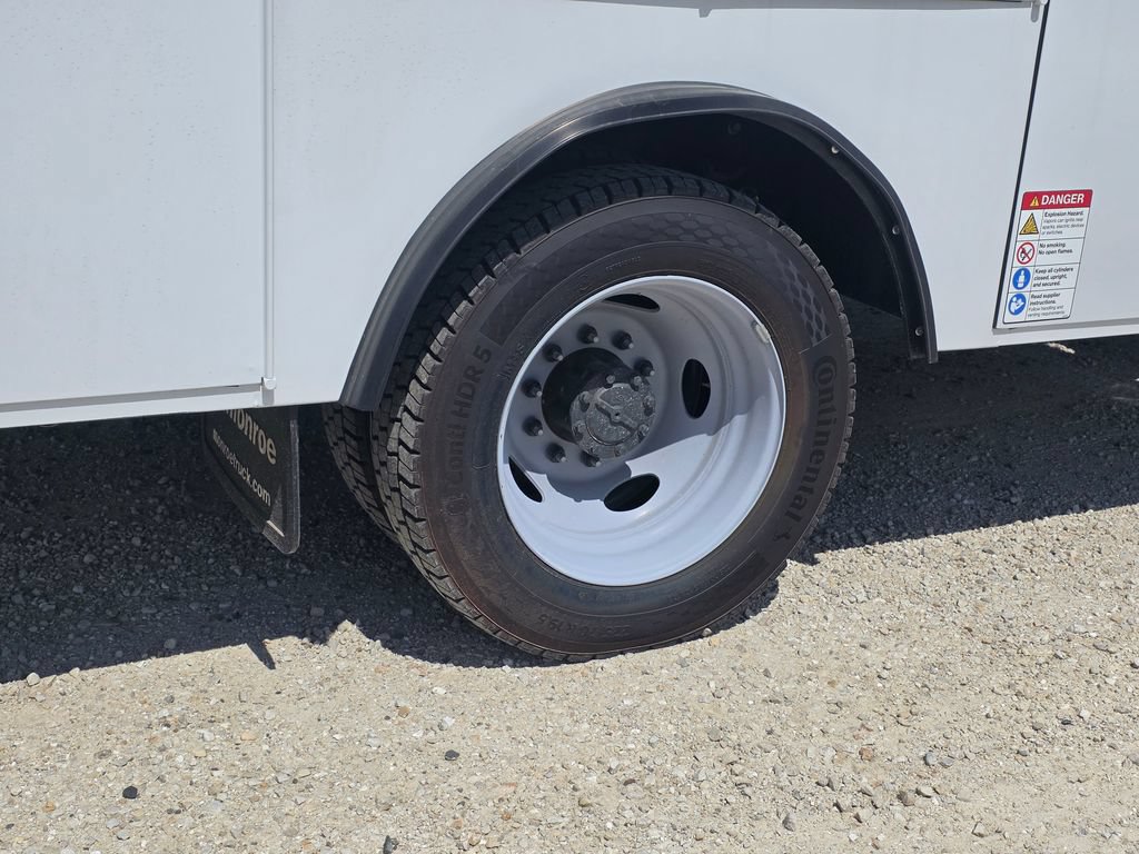 New 2026 Ford F550 4x4 Crew Cab image 14
