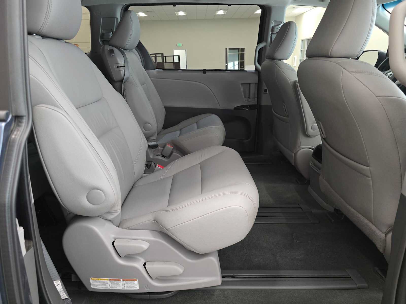 Used 2017 Toyota Sienna XLE FWD image 26