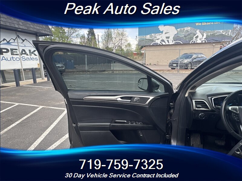 Used 2018 Ford Fusion SE w/ Equipment Group 602A FWD image 10