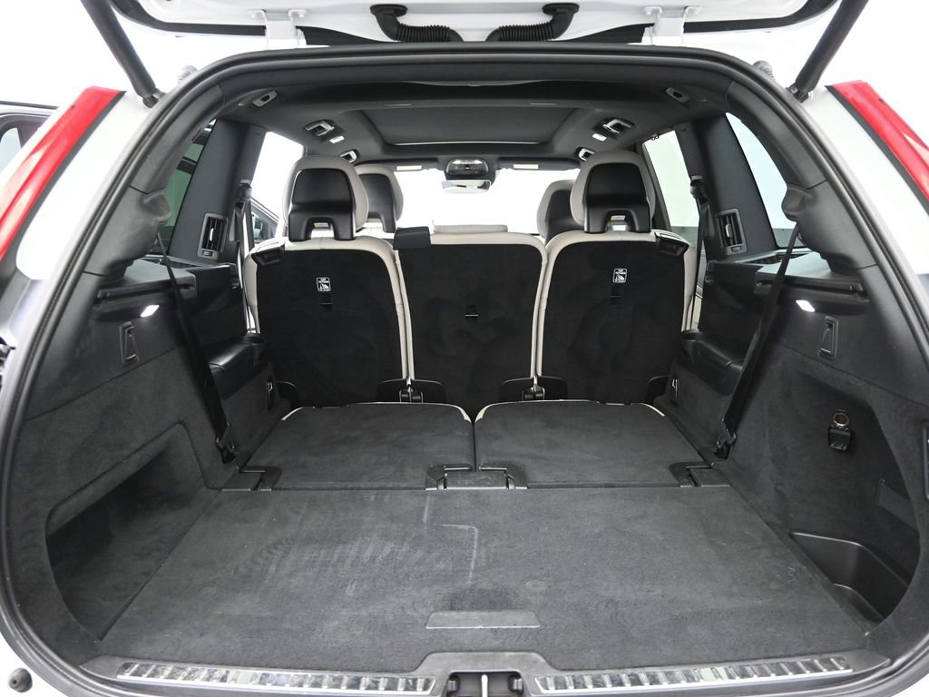 Used 2022 Volvo XC90 T8 R-Design image 12